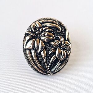 Vintage Hallmark Silver Tone Lily Spring Flower 3D Lapel Pin Floral Flower Power